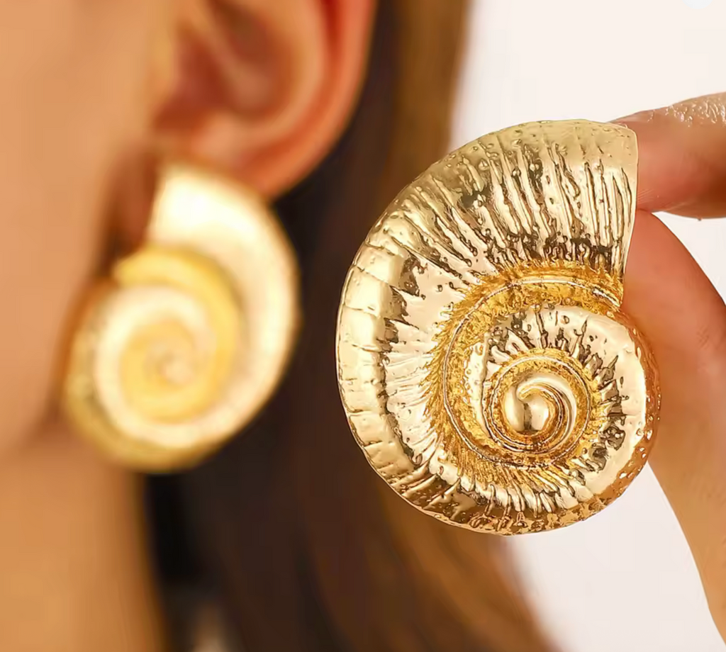 Fashionable Ocean Conch Ear Studs